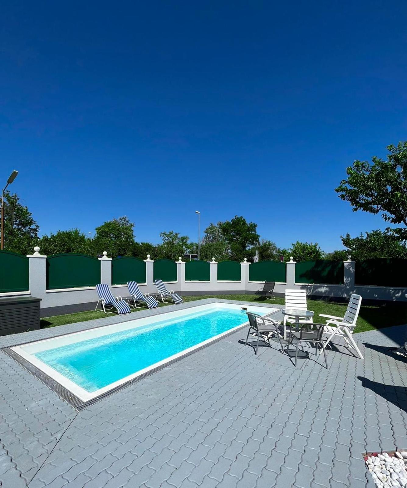 Atemberaubendes Apartment + Pool Viena Exterior foto